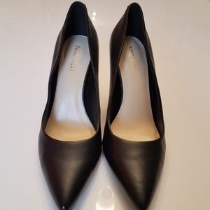 Nine West black leather pumps 8M